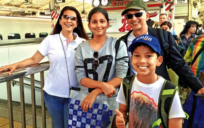 अभिनेत्री जुहि चावला परिवार कैलाश पर्वत यात्राको क्रममा नेपालगञ्जमा